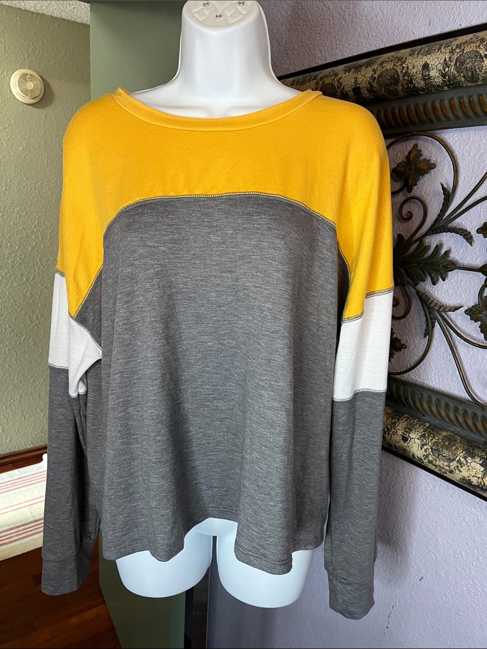 flirtitude Colorblock Pullover Sweatshirt in Yellow, Gray & White Sx XL